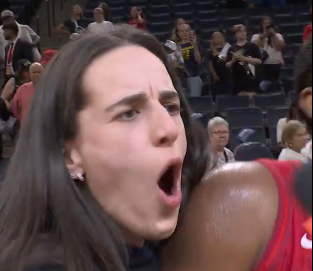 开云体育平台-😂狂热夺冠后波士顿接受采访，克拉克闪现疯狂抢镜