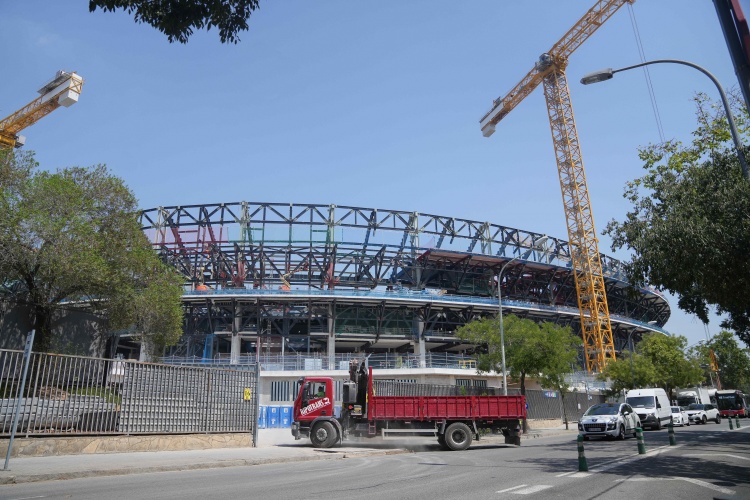 世体：巴萨等待诺坎普改造的完工证书，球场部分开放&amp;容纳27000人