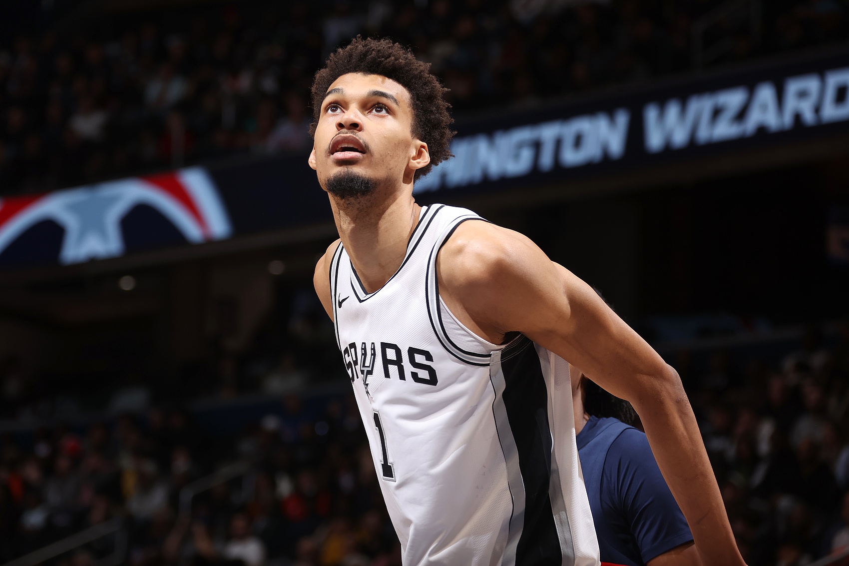 开云-爱游戏-马穆：文班很喜欢格鲁吉亚菜 每次去餐厅都会给我发和面包的自拍