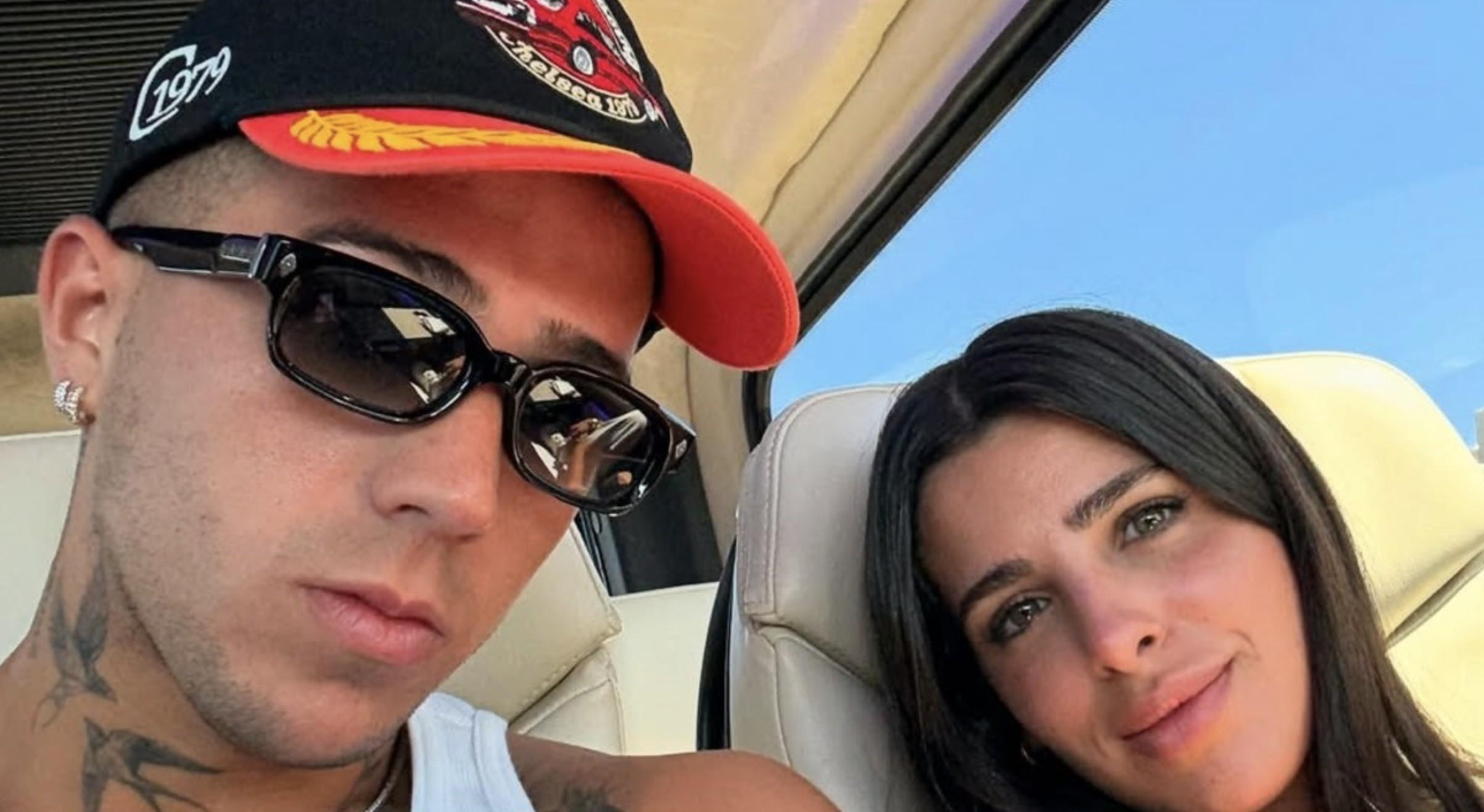 开云-爱游戏-享受假期，恩佐与家人一同来到了希腊度假