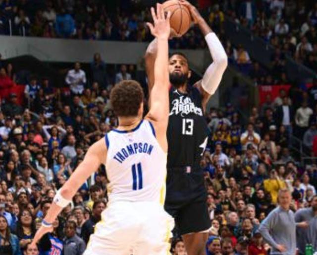 开云-爱游戏-【现场】韦少拼抢主导22分逆转 乔治三分一锤定音