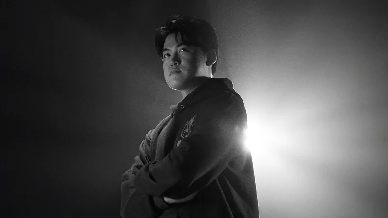 开云-爱游戏-飞机一次不死完成超神，面对旧主Guma首局比赛发挥有点火热？