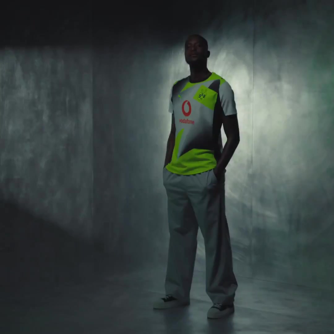 多特发布本赛季客场球衣:银雾灰主色调,拼接黄黑配色图案