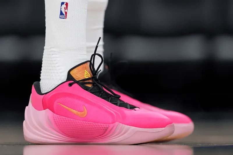 开云登录入口-阿德托昆博穿着Freak8，得到24分5篮板4助攻1抢断