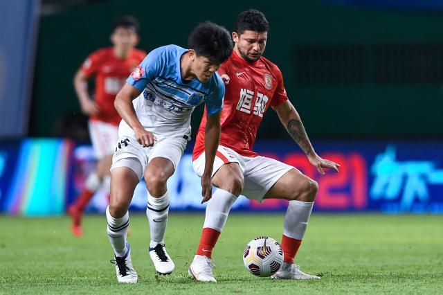 广州德比上演精彩进球大战 范加斯特田忌赛马收效