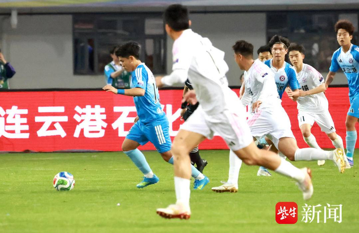 Kaiyun Sports-开云体育-零分之夜，满分相逢：一场足球赛背后的“锡连”山海情|连云港|连云港队|无锡|比赛|图片来源_新浪体育_新浪新闻
